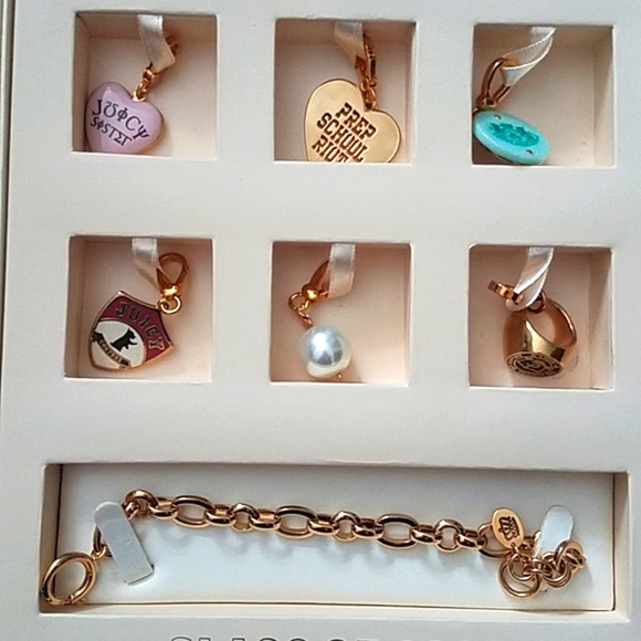Juicy Couture Limited Edition (2008) graduation Charm Bundle + Bracelet - Picture 4 of 10